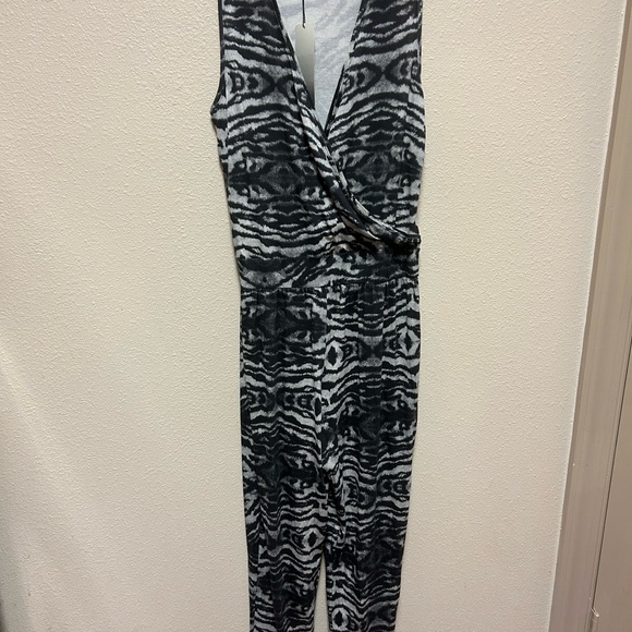Stylish Black and Gray Jumpsuit - Picture 1 of 10